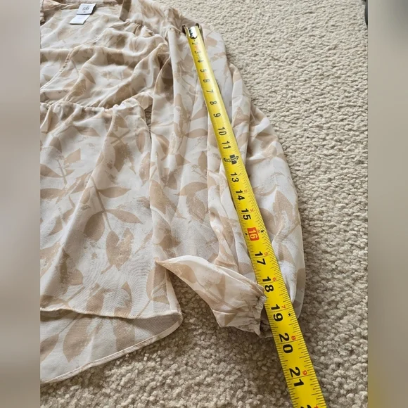 Cabi Couplet Beige & White Floral Puff Sleeve Blouse Top Size XS Small - Picture 7 of 8